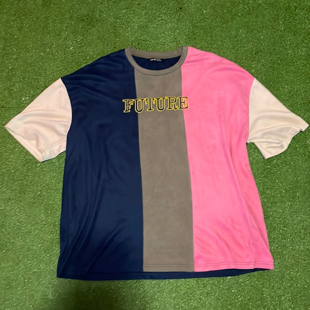 FUTURE Split cream/navy/brown/pink tee sized XL